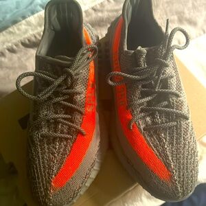 Yeezy Boost 350 V2